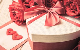 Điêu đứng khi nhận được quà không rõ người gửi trong đám cưới