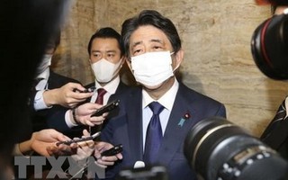 Cựu Thủ tướng Nhật Bản Abe Shinzo bị bắn vào ngực khi đang phát biểu