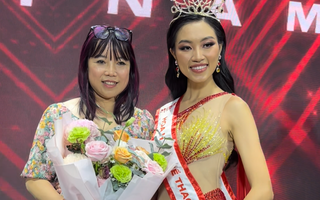 Tân Hoa hậu Thể thao Đoàn Thu Thủy rạng rỡ bên mẹ 