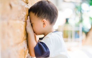 Hai giai đoạn cha mẹ lơ là, con dễ lầm đường lạc lối