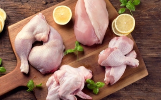 Đùi gà hay ức gà tốt cho sức khỏe hơn? 3 phần thịt gà “bẩn nhất”, đừng tiếc mà cố ăn