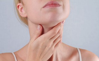 Bị ngứa họng thường xuyên cảnh báo bệnh lý gì?