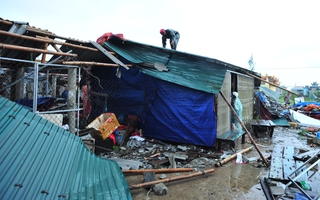 Quảng Trị: Lốc xoáy làm nhiều trụ sở, nhà dân bị tốc mái, đổ sập ở Cửa Việt