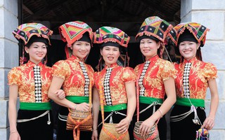 Tháng 11/2022: Liên hoan trình diễn trang phục truyền thống các dân tộc thiểu số Việt Nam khu vực phía Bắc