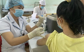 Lãnh đạo Sở Y tế Quảng Ninh chưa nắm được thông tin gần chục phụ huynh bị lập biên bản vì không cho con tiêm vaccine Covid-19