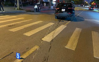 Hà Nội: Xe ô tô đâm liên hoàn khiến 4 người bị thương