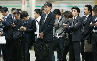 Người Nhật sợ ngày cuối năm, lãnh đạo bất lực phải viết tâm thư mời nhân viên đi "quẩy"