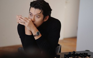 Hyun Bin khoe ngoại hình lãng tử sau khi lên chức cha