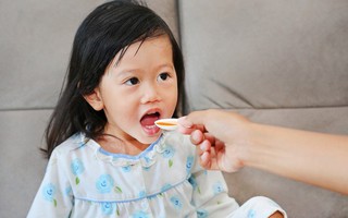 Trẻ mắc sốt xuất huyết nên ăn gì và kiêng gì để nhanh khỏi bệnh?