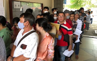 TPHCM: Nhiều người xin nghỉ làm để đi đổi giấy phép lái xe