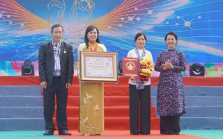 Cần Thơ: 4.500 phụ nữ diễu hành trong trang phục áo bà ba và áo dài xác lập Kỷ lục Việt Nam