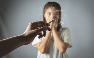 Phụ nữ và thuốc lá ở Việt Nam: Nhiều nguy cơ tiềm ẩn