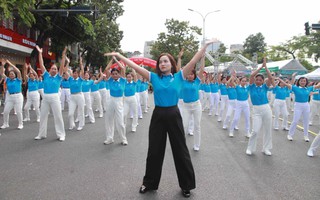 Hơn 200 phụ nữ Hà Nội biểu diễn dân vũ thể thao tại Mottainai run 2023