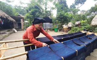 Tạo sinh kế cho phụ nữ Dao Tiền qua việc “hồi sinh” nghề dệt thổ cẩm