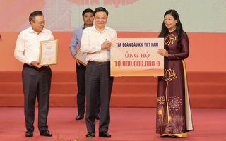 Tập đoàn Dầu khí Việt Nam ủng hộ 10 tỷ đồng cho Quỹ "Vì người nghèo" TP Hà Nội