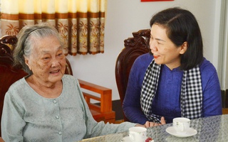 Lãnh đạo Hội LHPNVN thăm, tặng quà Mẹ Việt Nam Anh hùng và trao học bổng cho trẻ em Tiền Giang