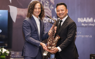 Kenny G tặng chiếc kèn đặc biệt để đấu giá gây quỹ thiện nguyện tại Việt Nam