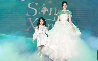 Hoa hậu Đỗ Thị Hà và dàn mẫu nhí trình diễn thời trang thân thiện với môi trường