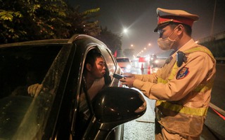 Hà Nội: CSGT dừng kiểm tra hơn 300 phương tiện, không phát hiện vi phạm nồng độ cồn
