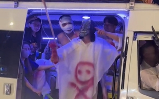 TPHCM: Phạt 8 người hóa trang "ma quỷ" trên xe tang diễu phố đêm Halloween 