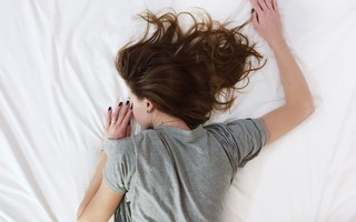 Cách để giảm nhanh cơn đau cổ do ngủ sai tư thế