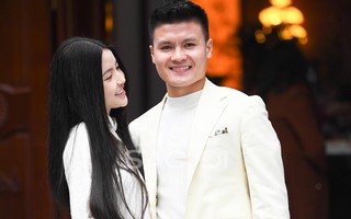 Ảnh độc: Quang Hải rạng rỡ bên Chu Thanh Huyền ở sân nhà cô dâu trong lễ dạm ngõ
