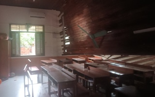 Nghệ An: Sập trần lớp học khiến nhiều học sinh bị thương
