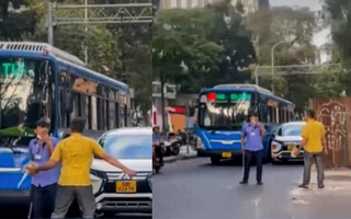 Tạm đình chỉ tài xế xe buýt đòi “xử” tài xế xe hơi giữa đường