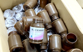Hàng chục tấn mỹ phẩm, thực phẩm chức năng có dấu hiệu giả Blackmores, Vitamin E Cream bị phát hiện ở trại nuôi gà tại Hà Nội