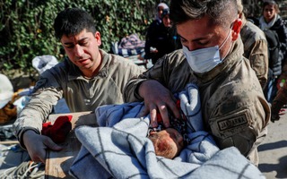 Những sinh mạng bé nhỏ mang đến niềm vui giữa thảm kịch động đất ở Thổ Nhĩ Kỳ