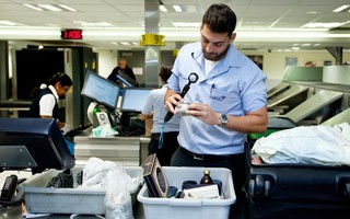 An ninh sân bay phát hiện ma túy như thế nào: Công việc không hề dễ dàng