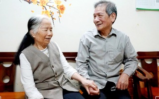 Vợ chồng mù 40 năm dìu nhau qua bóng tối cuộc đời