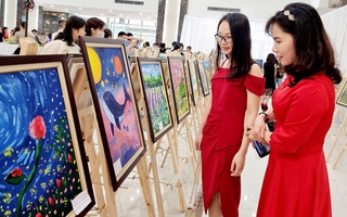 Lương Giang mở triển lãm tranh cho học sinh tự kỷ