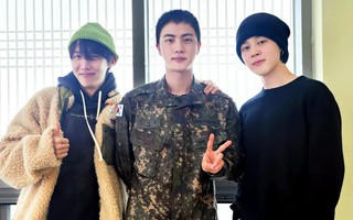 Jimin và J-Hope đến thăm Jin (BTS) trong quân ngũ
