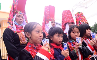 Vinamilk và Quỹ sữa Vươn cao Việt Nam khởi động hành trình năm thứ 16 tại Quảng Ninh 