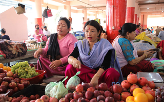 Khu chợ lạ nhất Ấn Độ: Đi khắp 5.000 quầy cũng không tìm ra một người đàn ông bán hàng