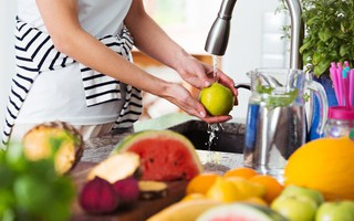 Cách rửa trái cây và rau củ sống phòng ngừa ngộ độc thực phẩm