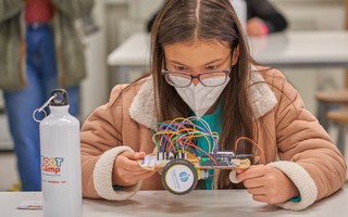 Giúp trẻ em gái khám phá các cơ hội nghề nghiệp STEM