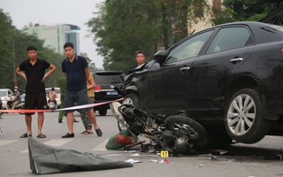 Vụ "xe điên" gây tai nạn liên hoàn trên đường Võ Chí Công: Tài xế gục xuống, nói "xe tôi mất phanh"