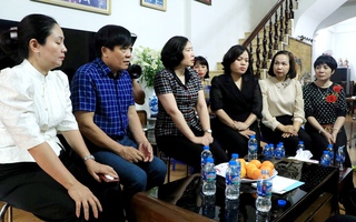 Hội LHPN Hà Nội thăm hỏi, chia buồn với gia đình nạn nhân vụ cháy nhà ở quận Hà Đông