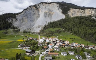 Người Thụy Sĩ phải bỏ cả ngôi làng đẹp như tranh vẽ đầy tiếc nuối