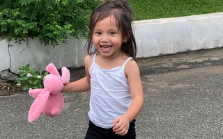 Con gái 2 tuổi của Hồ Ngọc Hà ra dáng người mẫu nhí 