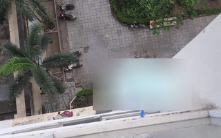 Hà Nội: Bé gái 4 tuổi rơi từ tầng 12 chung cư xuống đất tử vong 