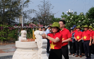 Hội LHPN Việt Nam tham gia đoàn công tác thăm và làm việc tại Trường Sa 