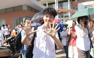 Sĩ tử phấn khởi kết thúc ngày thi đầu tiên vào lớp 10 ở Hà Nội