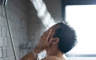 5 thói quen khi tắm phá sức khỏe phải bỏ ngay