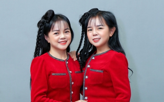 Cặp chị em song ca có vóc dáng nhỏ nhất Việt Nam: U50, U40 vẫn "trẻ mãi không già"