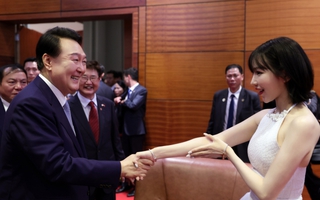 MIN được Tổng thống Hàn Quốc khen ngợi khi hát tiếng Hàn 