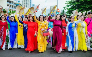 Khánh Hoà: Hơn 6.000 cán bộ, hội viên mặc áo dài diễu hành nhân Festival biển Nha Trang