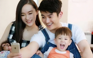 Con trai của nữ diễn viên nổi tiếng bị bạn đánh, cách cô "đánh tiếng" với giáo viên được khen